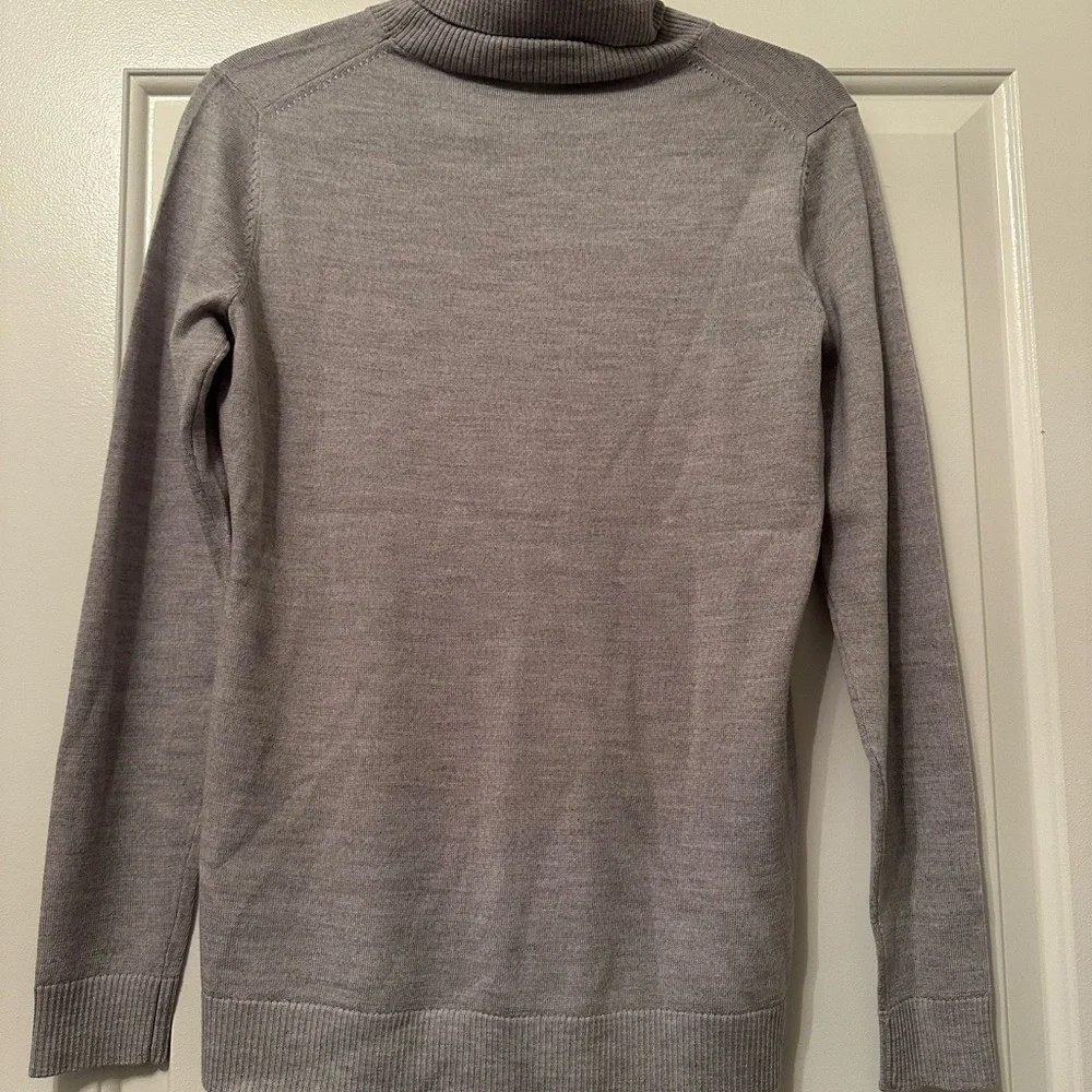 NWT PENDELTON | Soft Gray Marino Wool Turtleneck Sweater - Picture 6 of 6